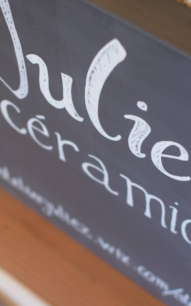 Julie Lopez – Céramiste et propriétaire de « L’atelier de Julie Z » à Terrasson