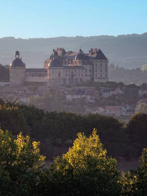 Hautefort - Château et commune